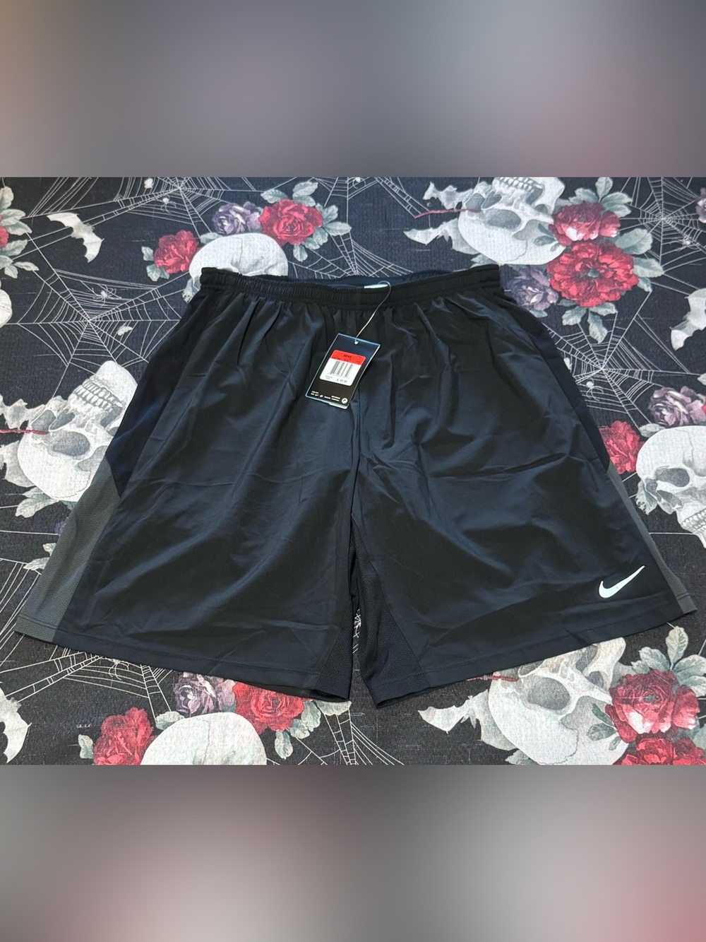 NWT NIKE DRI-FIT RUNNING TRAINING BLACK/GREY MENS SHORTS SIZE L WITH BACK POCKET